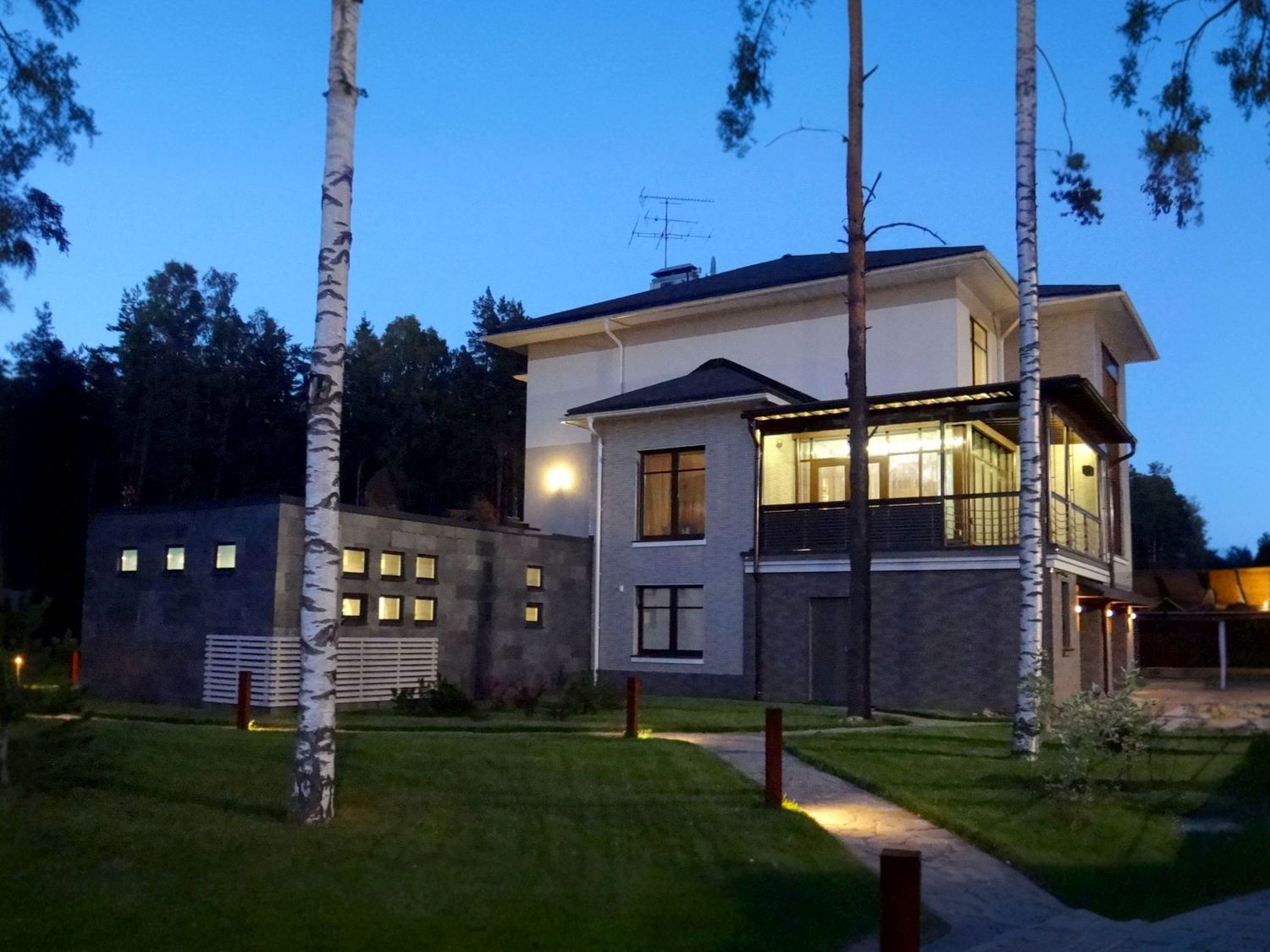 Превью для проекта в портфолио ««Светлые времена» - проект трехэтажного дома из кирпича, с сауной и гаражом на 2 авто в цоколе, пристроен бассейн»