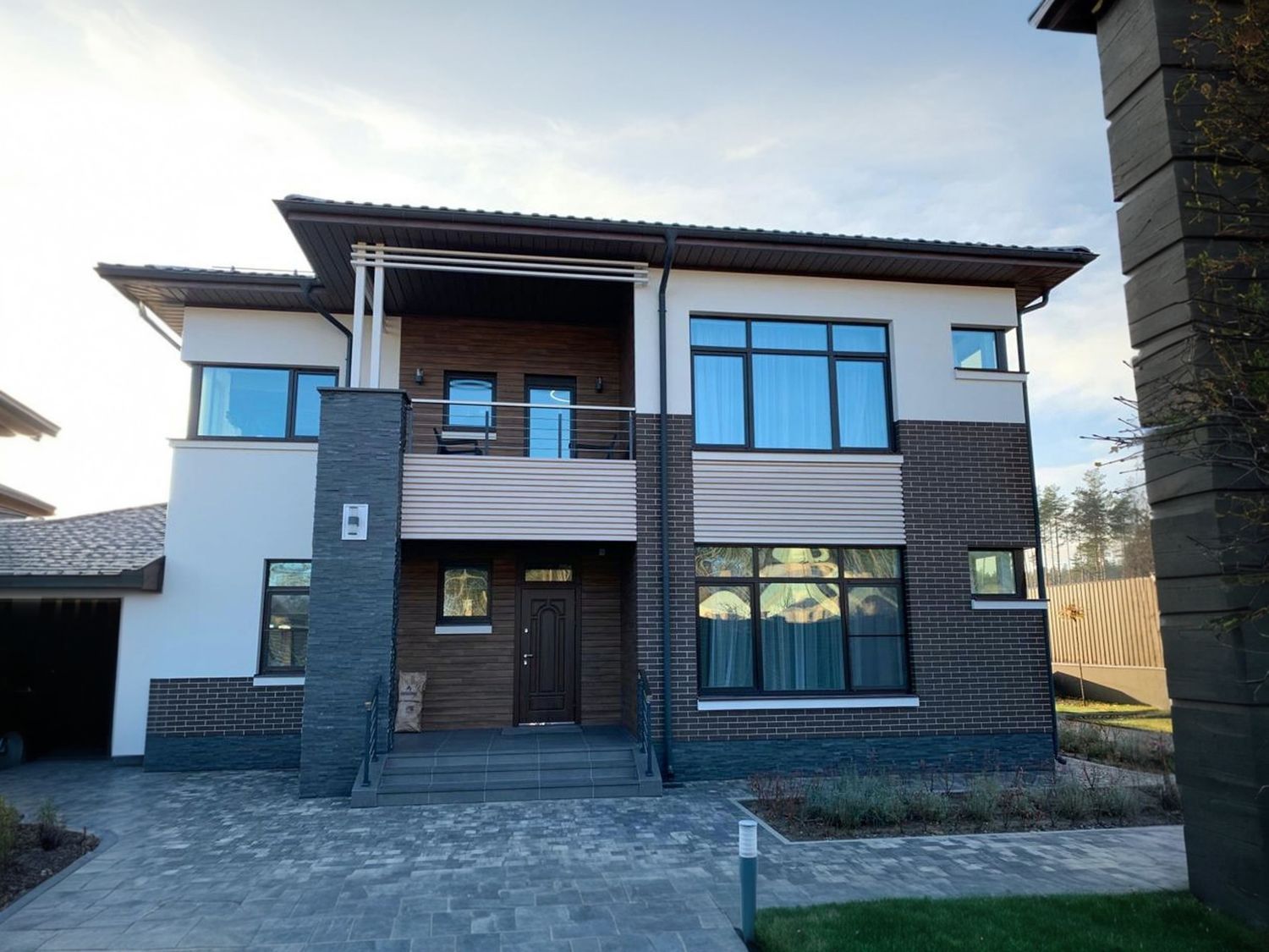 Превью для проекта в портфолио «Проект дома и фото. «Прайд» - проект современного двухэтажного дома, мастер спальня, с террасой и сауной, гараж на 2 авто»