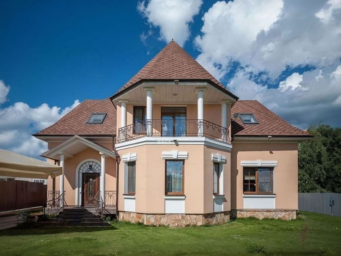 Превью для проекта в портфолио «Вилла в историческом стиле. «Белта» - проект дома из газобетона с мансардой, планировка со вторым светом в гостиной, с эркером и террасой»