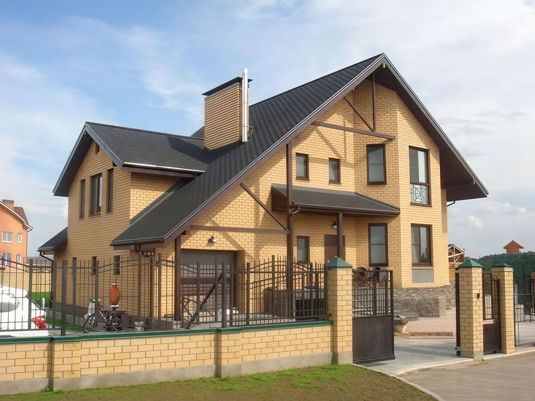 Превью для проекта в портфолио ««Престиж» - проект дома с террасой и с гаражом, фасад дома с эркером, из кирпича, в стиле шале»