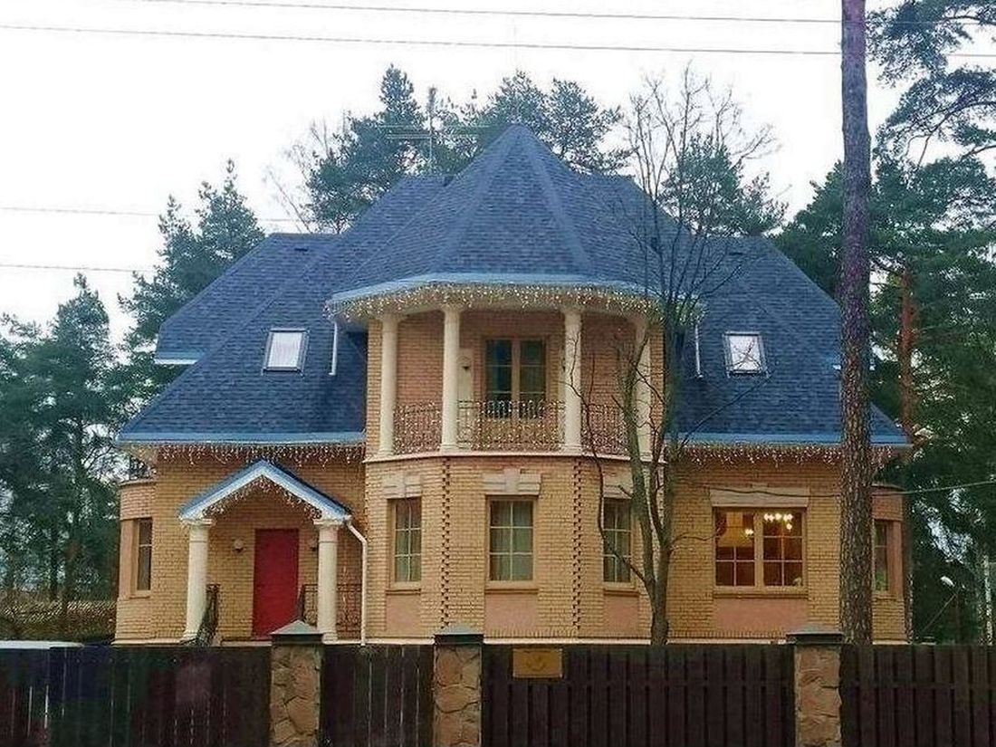 Превью для проекта в портфолио ««Белта» - проект дома из газобетона с мансардой, планировка со вторым светом в гостиной, с эркером и террасой»