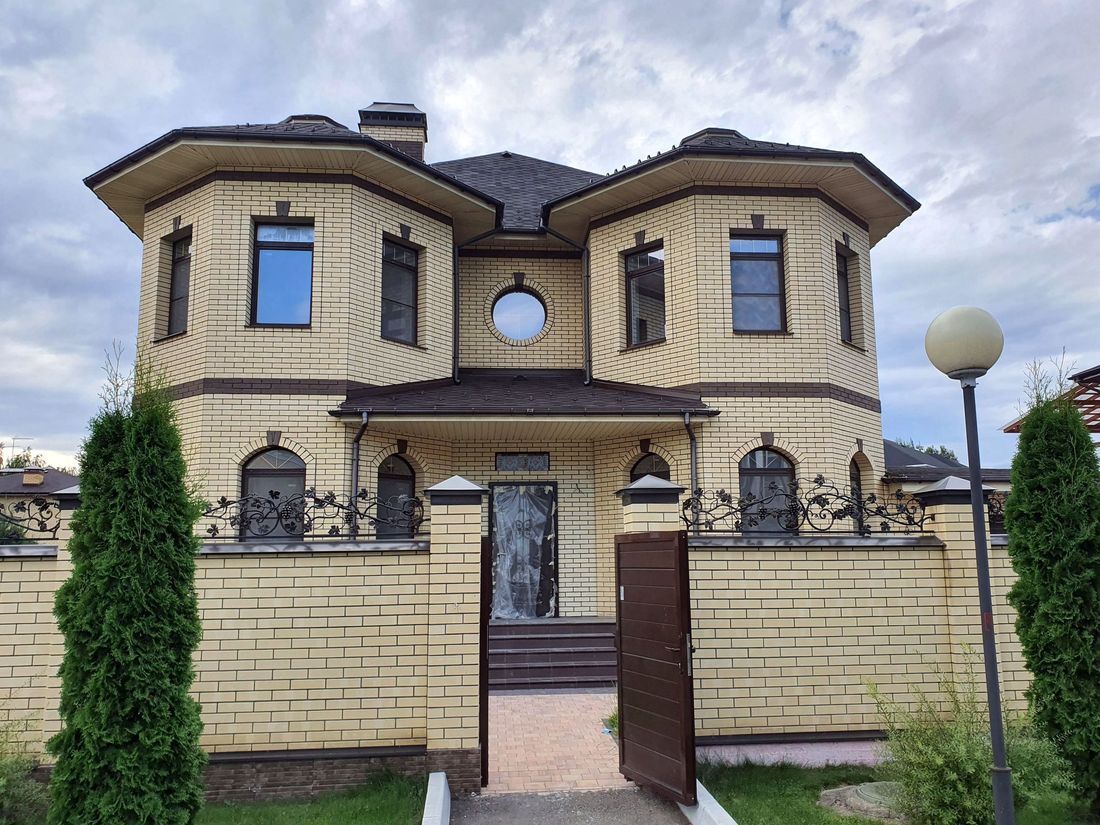 Превью для проекта в портфолио ««Амбиент»- проект двухэтажного дома с эркером и с террасой, открытая планировка, в стиле замка»