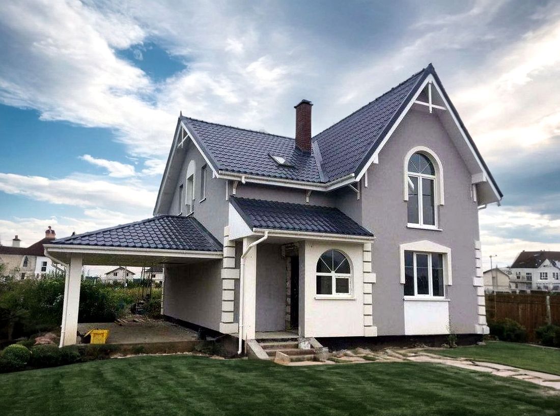 Превью для проекта в портфолио «Проект дома с мансардой из газобетона «Оптима», планировка 3 спальни, с гаражом-навесом»