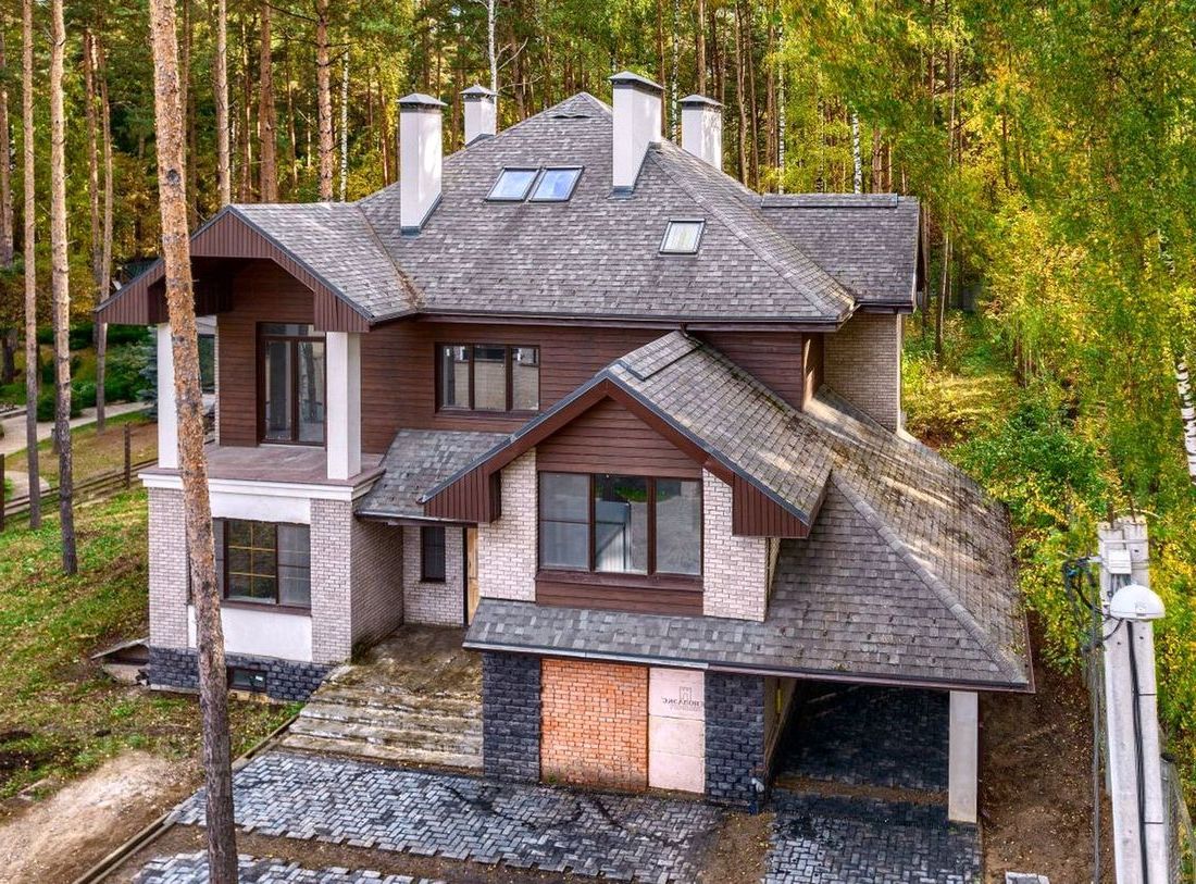 Превью для проекта в портфолио ««Современник» - проект двухэтажного дома, с гаражом, с сауной, вторым светом гостиной, с цокольным этажом»