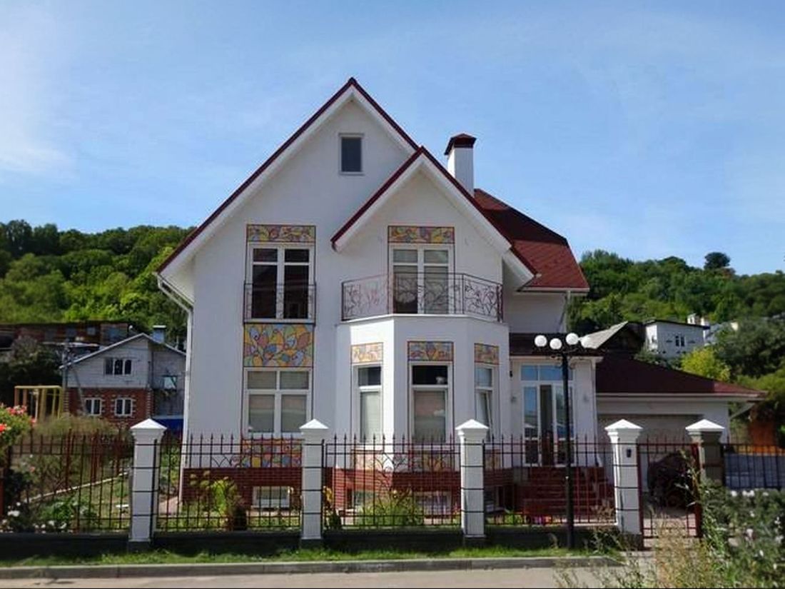 Превью для проекта в портфолио «Проект двухэтажного дома из газобетона «Шевалье» с террасой, с гаражом и с эркером»