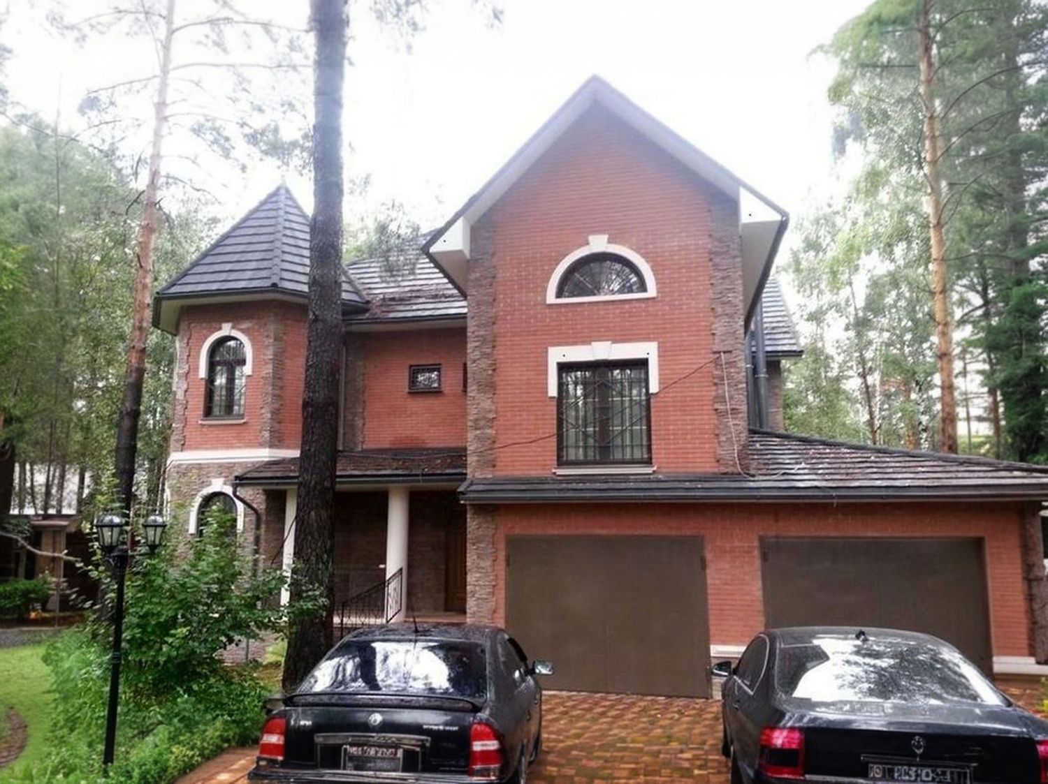 Превью для проекта в портфолио ««Паркон» - проект двухэтажного дома, в стиле замка, с угловой башней, вторым светом и террасой»