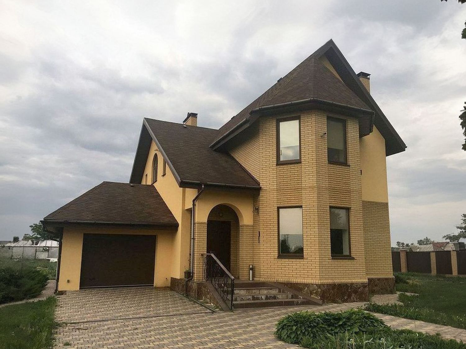 Превью для проекта в портфолио ««Фортуна» - проект двухэтажного дома из газобетона, с эркером, и с гаражом, для узкого участка»