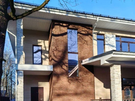 «Нить Ариадны» - проект дома 10х10м, постирочная, терраса со стороны входа, удобная планировка - фото дома №3