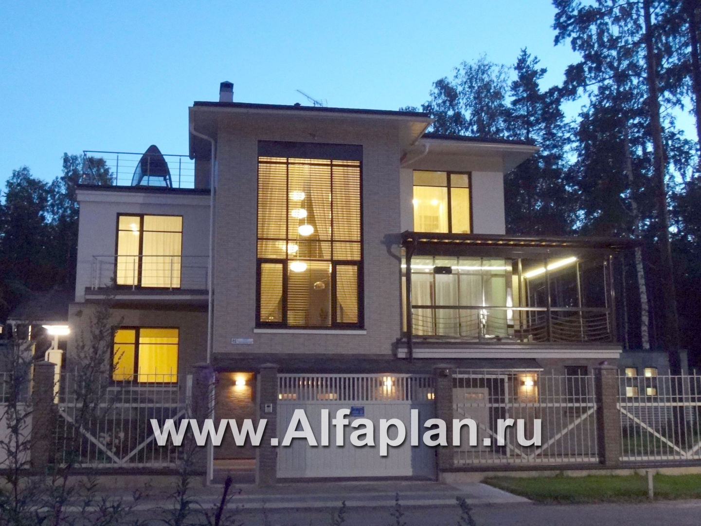 Проекты домов Альфаплан - «Три семерки» - трехэтажный загородный особняк - основное изображение